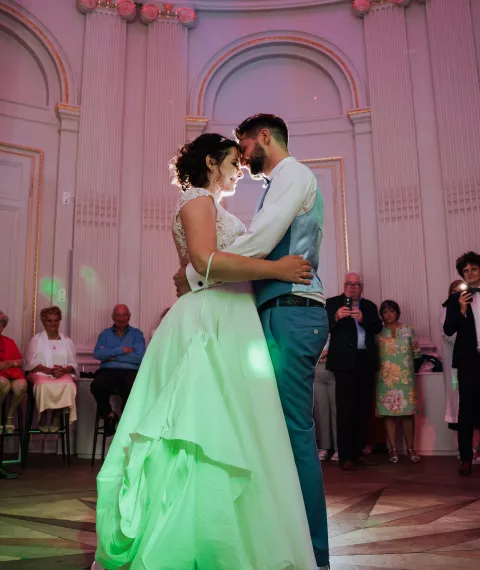 Dansfeest in ronde kamer